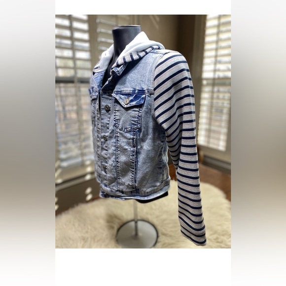 Women’s Wallflower Authentic Denim Jacket - Picture 3 of 7